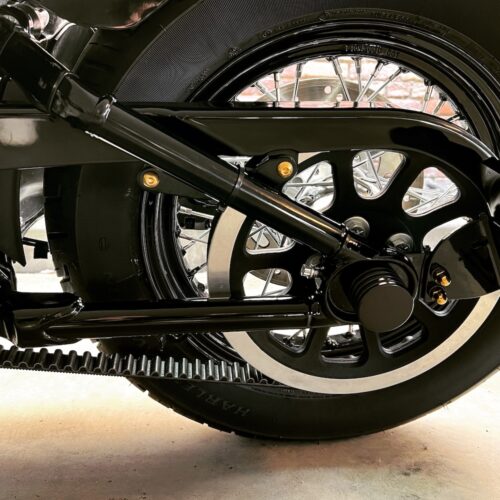 Riemenschutz / Kettenschutz Schrauben | pass. f. Softail, Dyna – Bild 6