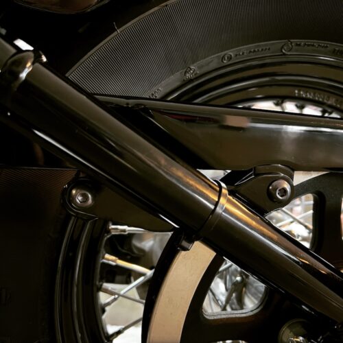 Riemenschutz / Kettenschutz Schrauben | pass. f. Softail, Dyna – Bild 3