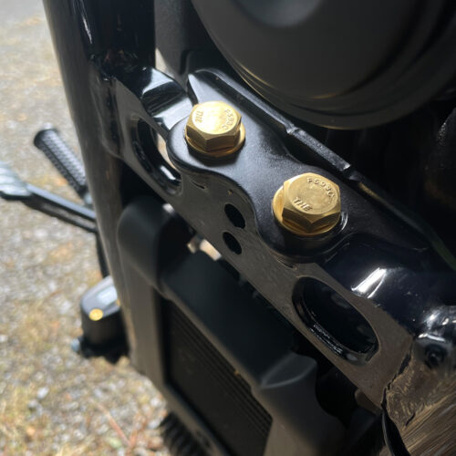 Ölkühler Abdeckung + Halterungs Schrauben - pass. f. Softail ab 18 – Bild 3
