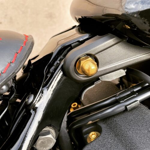 Tank Schrauben - pass. f. Softail & Dyna – Bild 4